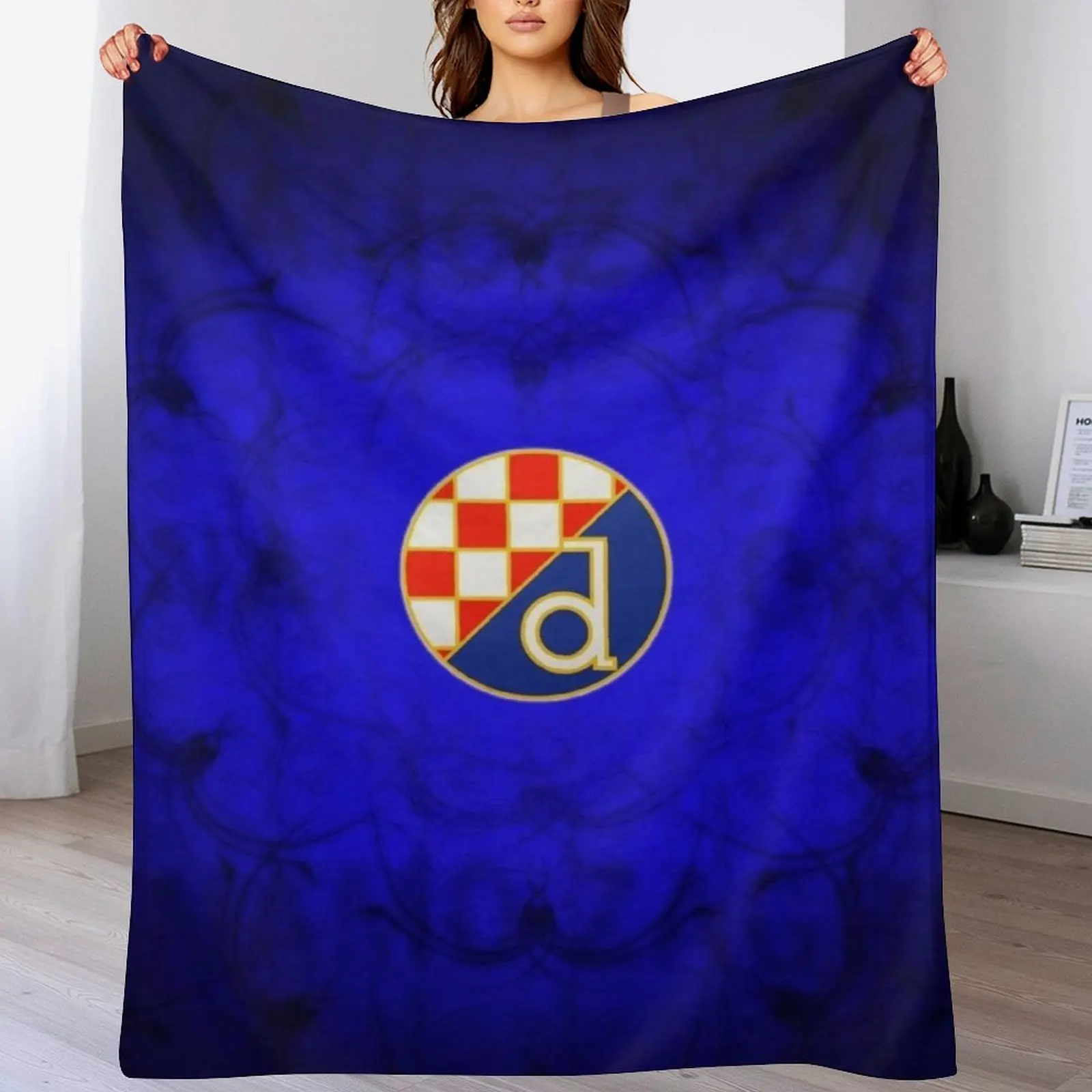 GNK Dinamo Zagreb Throw Blanke - Home Decor Zagreb ulasan dan harga